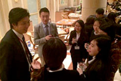 永旺領導與獲得獎學金的學生交流